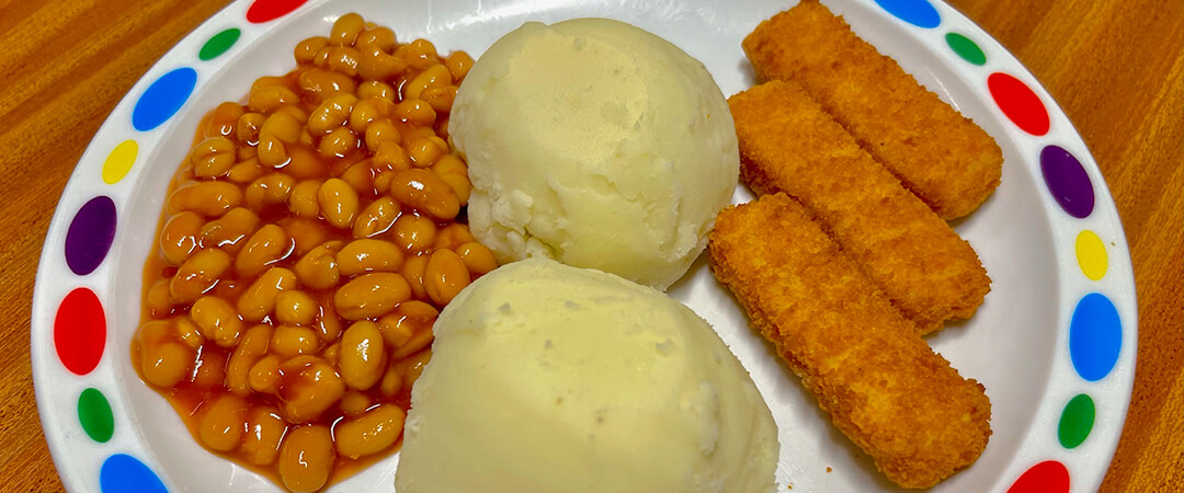 Quorn fishless fingers (Ve) served with mashed potato and baked beans