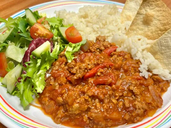 Homemade BBQ Quorn (V) served with vegetable rice, tortilla chips, peas or mixed vegetables