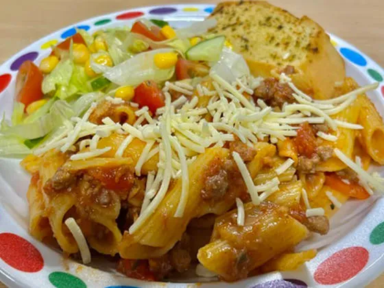 Quorn mince in a savoury tomato sauce (V) (pasta meal of the day)