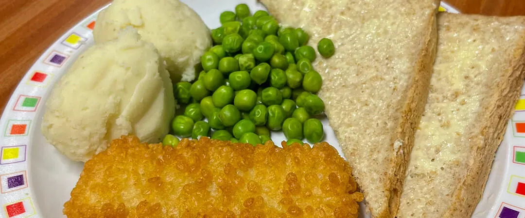 Double bubble salmon fillet served with mash, peas and garlic bread