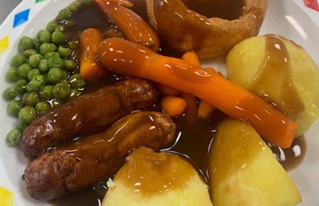  Pork sausage served with yorkshire pudding, roast and boiled potatoes, veg selection and gravy 