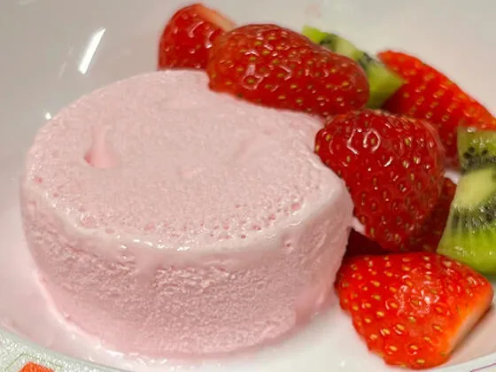 Strawberry yoghurt flavour ice cream with fruit