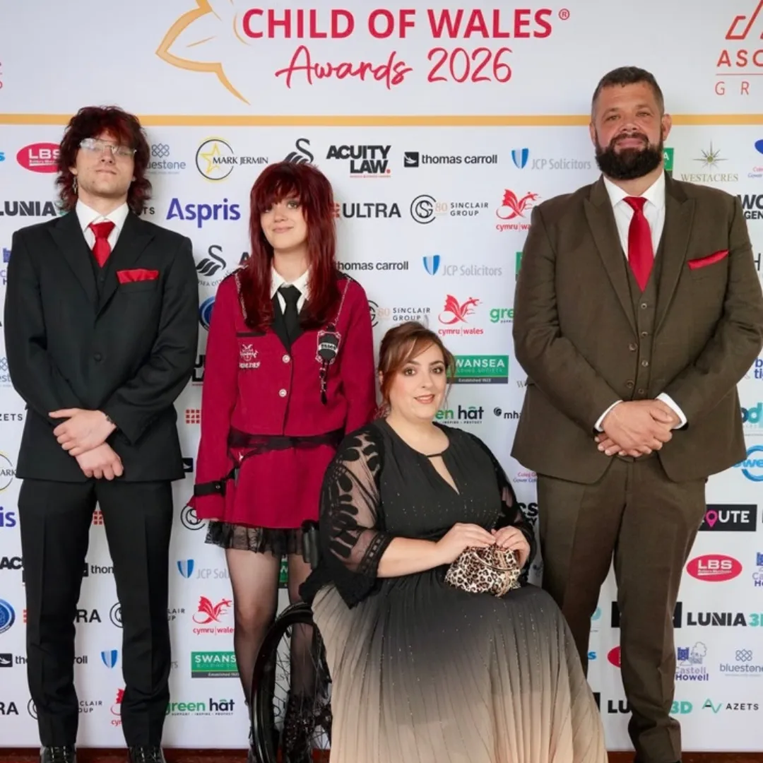 A photo of Olivia Furley with her family at the Child of Wales Awards red carpet.